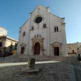 Il crodifisso � accolto da settembre a maggio nella Chiesa Matrice di Santa Maria La Porta
